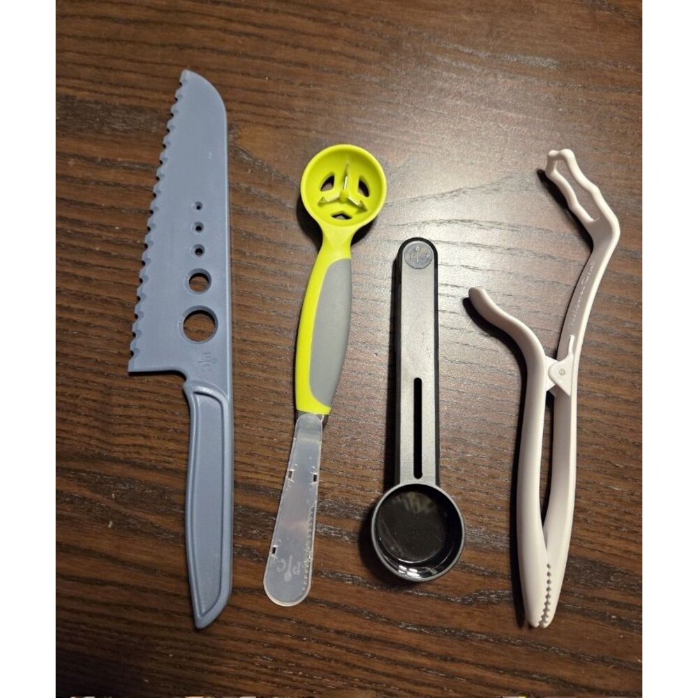 Pampered Chef Kitchen Utensils 4 Pc Lot Tongs Knife Scoop Spreader Gadgets